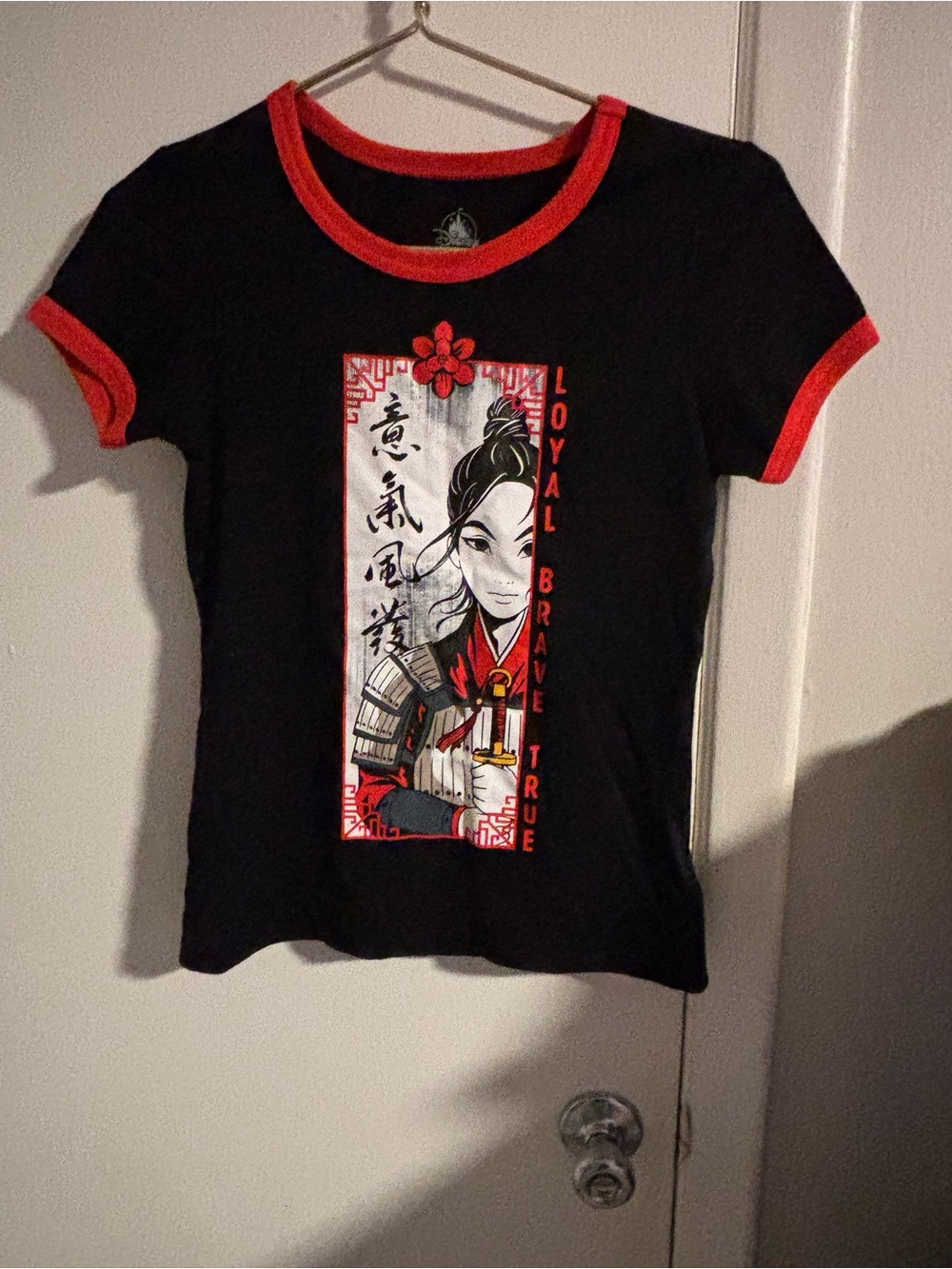Disney Mulan Loyal Brave True Ringer Graphic Tee Large
(1051)